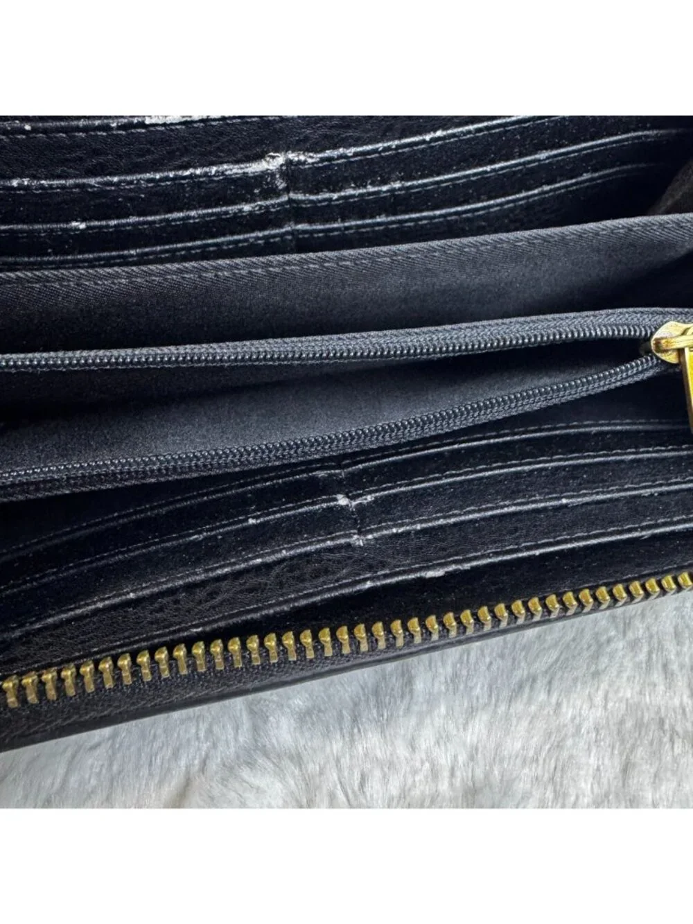 Fossil Black Leather Zip-Around Wallet Gold Accents Multiple Card Slots Logo - Picture 6 of 9